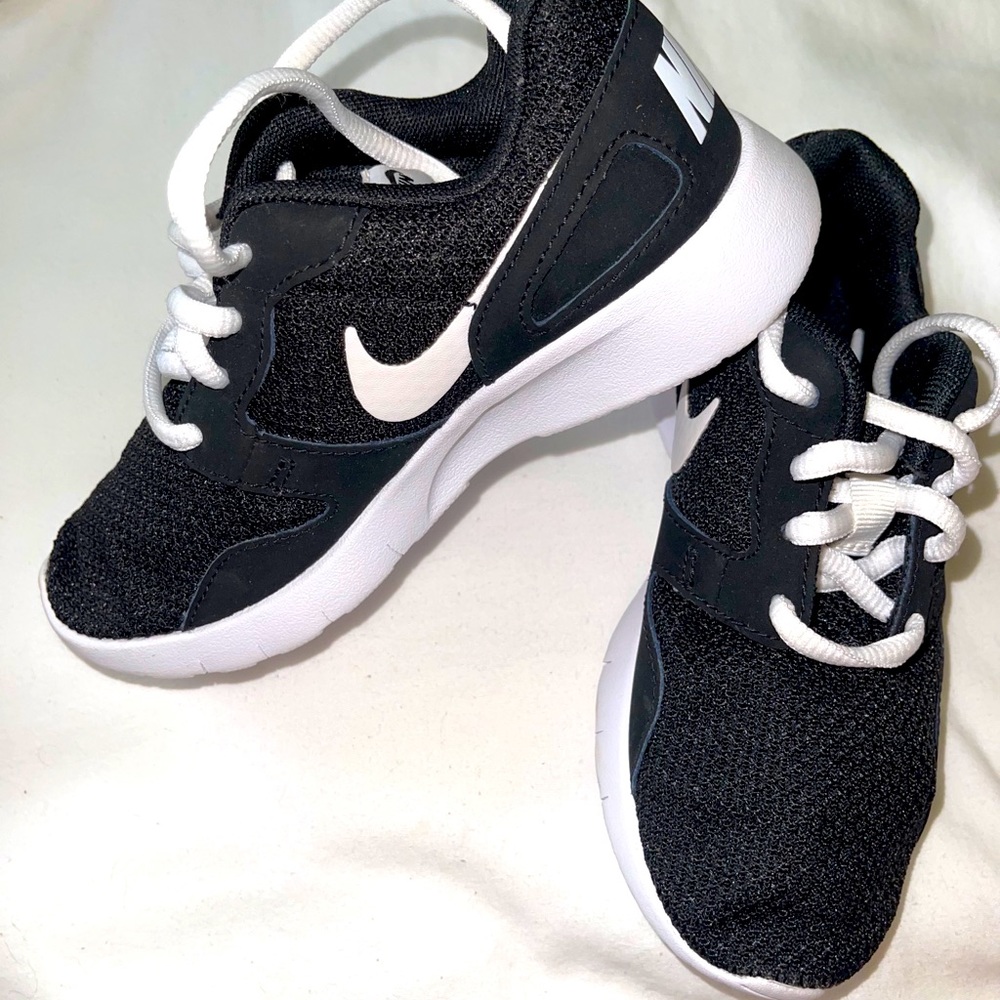 NWOT Nike Roshe Sz 12